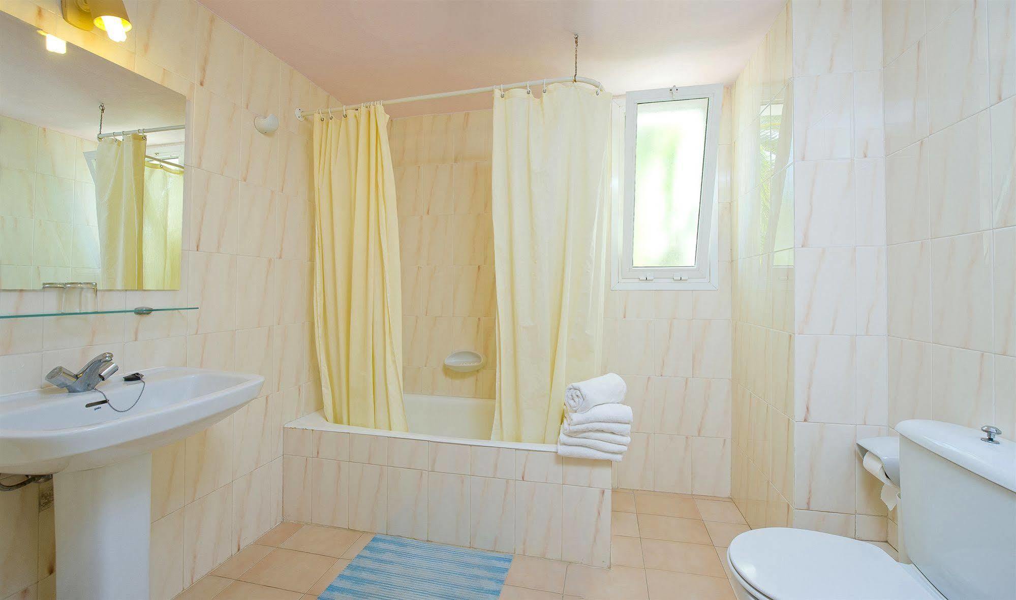 Apartamentos Cala Llonga Cala Llonga  Exterior foto